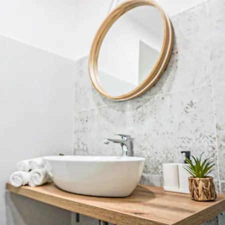 Carmelitani Loft Center *