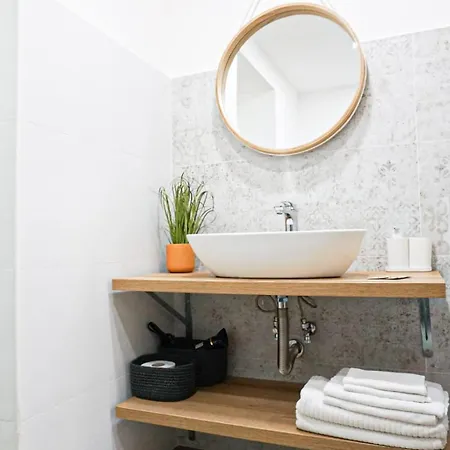 Carmelitani Loft Center *